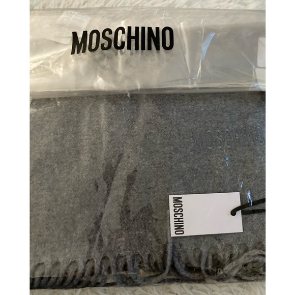 🆕🔥AUTHENTIC MOSCHINO WOOL SCARF🔥🆕 - Picture 12 of 12